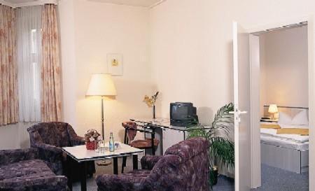 Hotel - Restaurant Kurhaus Klotzsche Dresden Eksteriør billede